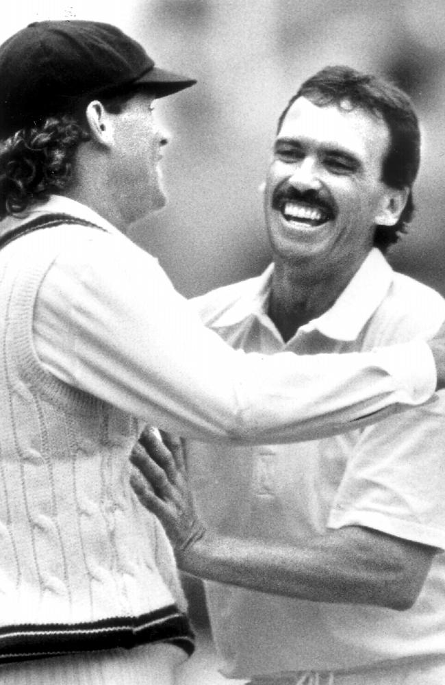 Bowler Trevor Hohns (R) gives Dean Jones hug after he caught Viv Richards in 1989 Cricket