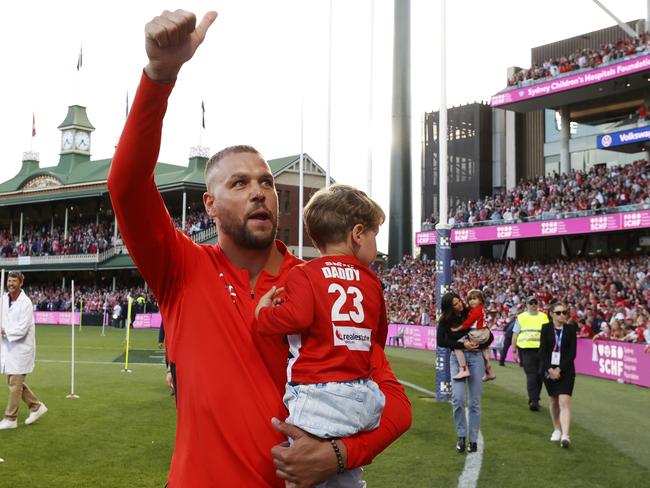 Buddy Franklin takes a lap of honour at the SCG. Picture: Jonathan Ng