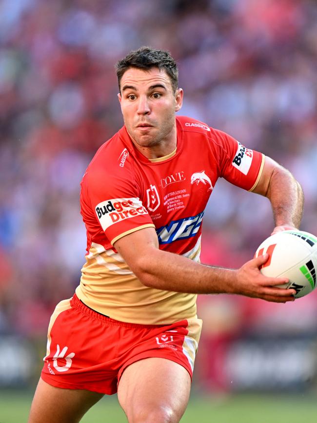 BRISBANE, AUSTRALIA - MARCH 05: Sean O'Sullivan of the Dolphins runs with the ball during the round one NRL match between the Dolphins and Sydney Roosters at Suncorp Stadium on March 05, 2023 in Brisbane, Australia. (Photo by Bradley Kanaris/Getty Images)
