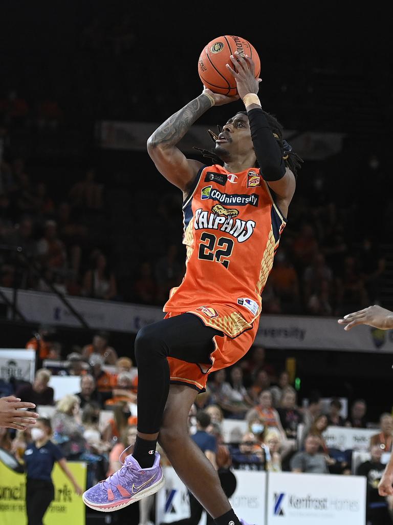 CAIRNS, AUSTRALIA – JANUARY 29: Tahjere McCall of the Taipans takes a shot during the round nine NBL match between Cairns Taipans and Illawarra Hawks at the Cairns Convention Centre on January 29, 2022, in Cairns, Australia. (Photo by Ian Hitchcock/Getty Images)