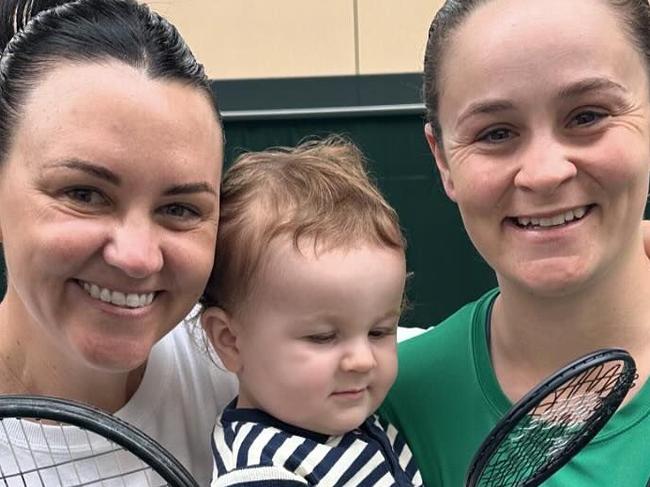The first photo of Ash Barty (R) and her son Hayden (C) with Casey Dellacqua (L). Picture: instagram - https://www.instagram.com/p/C9E0LvMM9qq/?hl=en