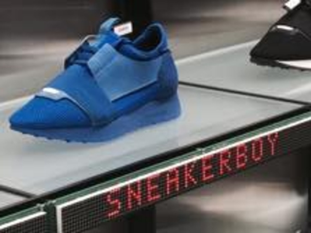 Sneakerboy balenciaga hot sale