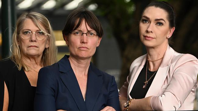 Forensic scientist Kirsty Wright, centre, with Shandee Blackburn’s mother Vicki and sister Shannah. Picture: Lyndon Mechielsen