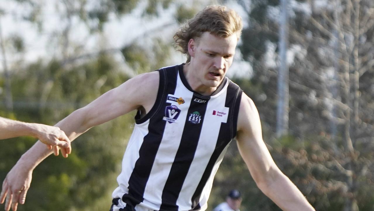 Outer East league: Howe kicks 10 as a ruthless Narre Warren thrashes ...