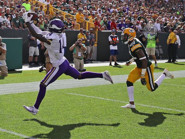 Stefon Diggs #14 of the Minnesota Vikings catches a pass for a two-point conversion over Ha Ha Clinton-Dix #21 of the Green Bay Packers to tie the game. Picture: Getty Images