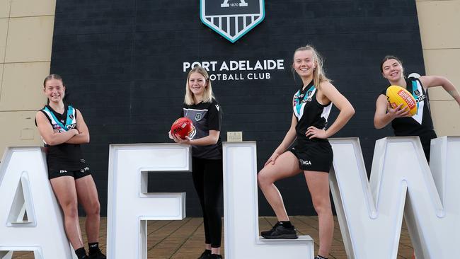 Molly Brooksby (middle, right) is hoping for a successful 2022 leading into a possible career with Port Adelaide in the AFLW. Picture: Sarah Reed