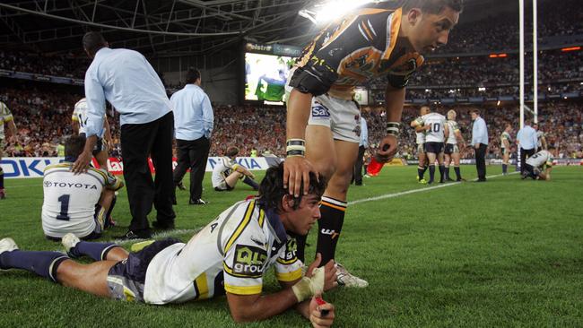 Benji Marshall consoles Johnathan Thurston after the 2005 grand final.