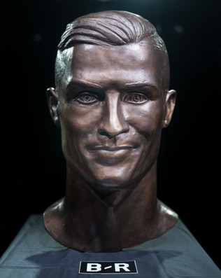 Cristiano Ronaldo bust, sculpture, Emmanuel Santos: Artist behind