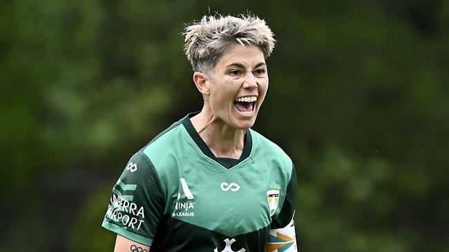 WELLINGTON, NEW ZEALAND - NOVEMBER 10: Michelle Heyman of Canberra celebrates after scoring a goal during the round two A-League Women's match between Wellington Phoenix and Canberra United at Porirua Park on November 10, 2024 in Wellington, New Zealand. (Photo by Masanori Udagawa/Getty Images)