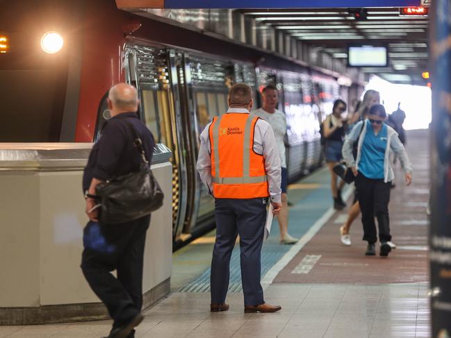 ADV NEWSKeolis Downer staff and train travellers .Image/Russell Millard