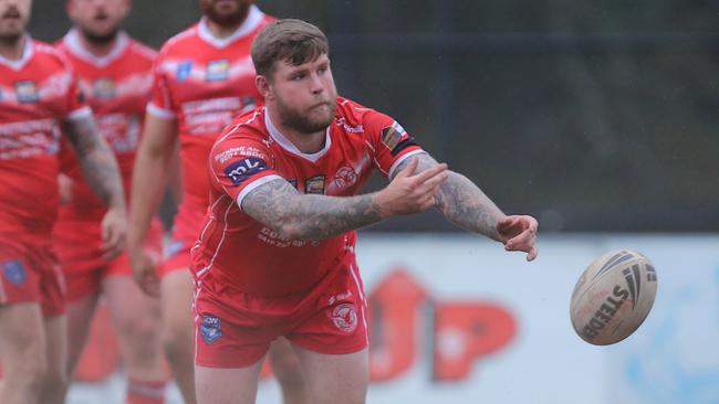 Baden Stewart passes for East Campbelltown Eagles. Picture: Steve Montgomery