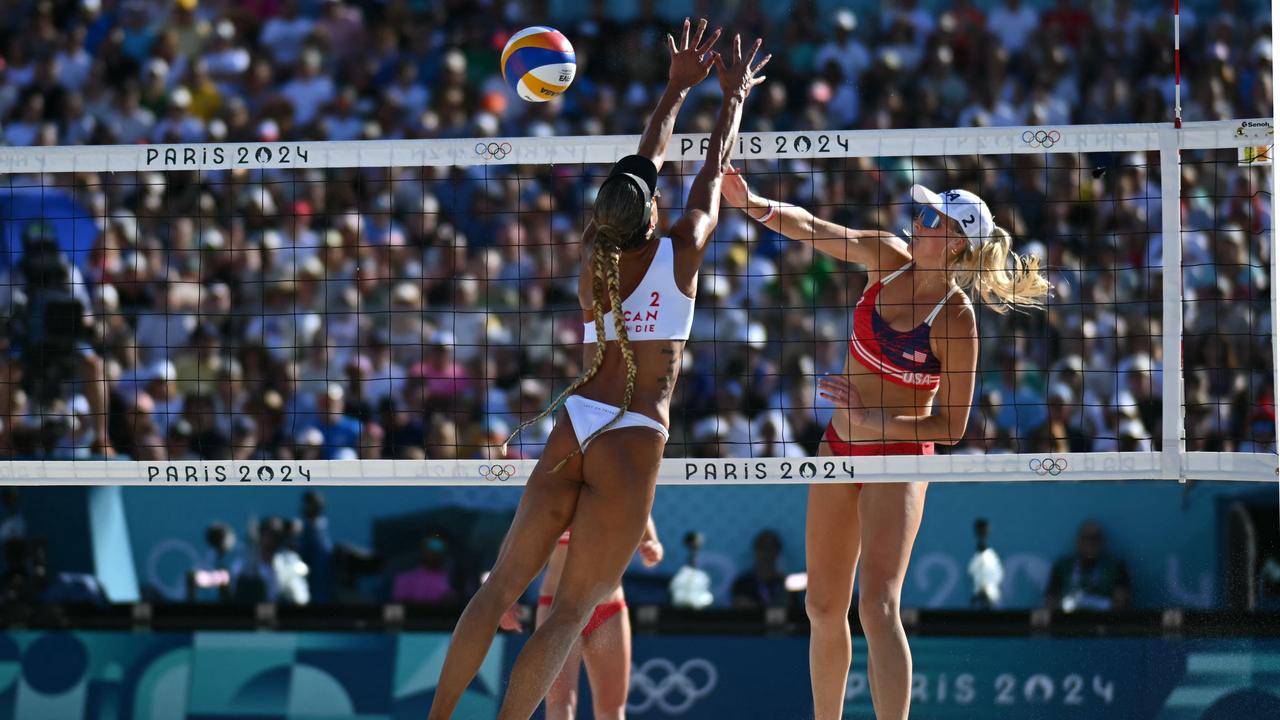 Sand free athletes in the beach volleyball. (Photo by CARL DE SOUZA / AFP)