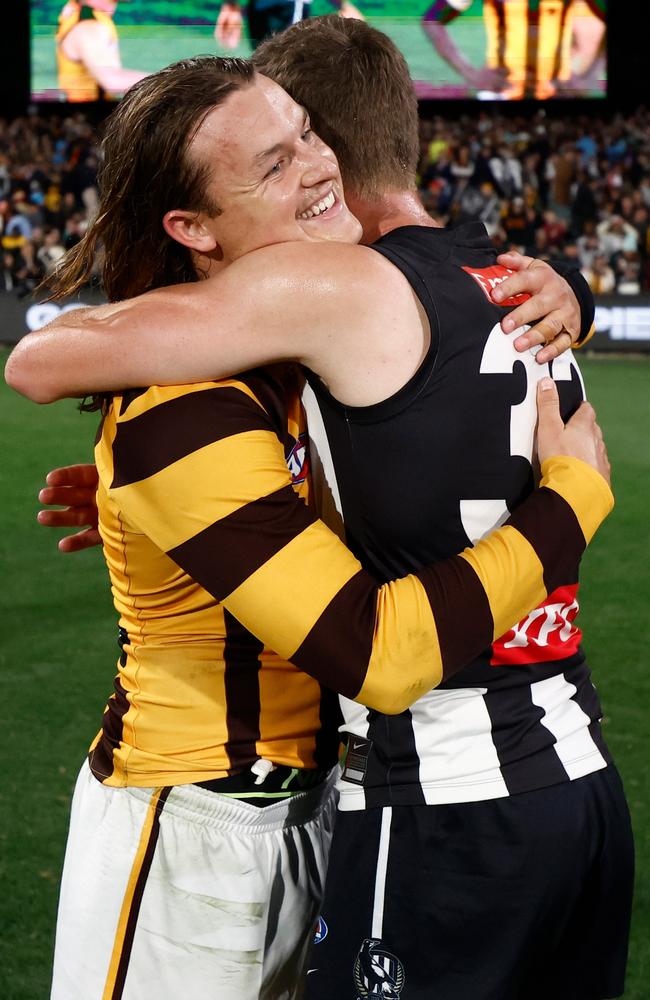 Jack Ginnivan huge former teammate Will Hoskin-Elliott after the siren. Picture: Michael Willson/AFL Photos