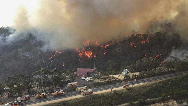 The Grose Valley fire in the Blue Mountains area became unstoppable after it breached its containment lines. It hit Bilpin Resort on December 23.