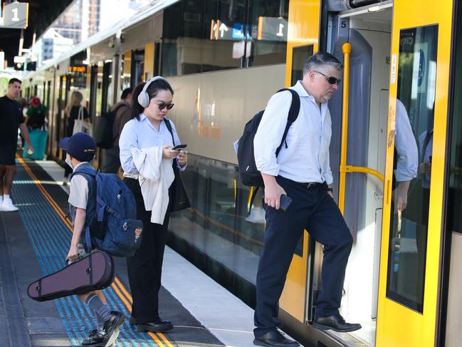 SYDNEY, AUSTRlALIA - Newswire Photos November 21, 2022: Commuters seen at Milsons Point Train Station as Sydneysiders will enjoy five days of free train travel this week as the unions call of planned industrial action that would have shut down the network. NSW Premier Dominic Perrottet announced the plans for free travel as the state government plans to enter into negotiations with the Rail Trams and Bus Union after a months long stand-off that has seen the rail network ground to a halt several times. Picture:NCA Newswire / Gaye Gerard