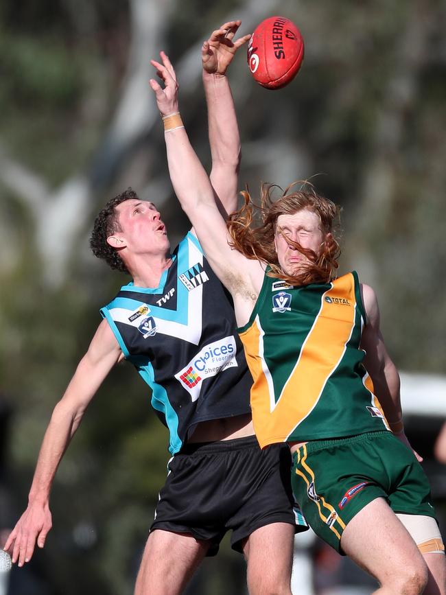 Murchison-Toolamba’s Fletcher Paul and Dookie United’s Tom Johnstone compete in the ruck.