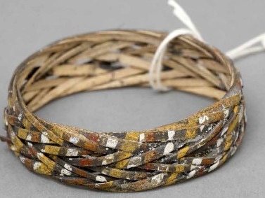 Errumungkwa (armband). Photo: Michael Pollard/Manchester Museum, 2022.