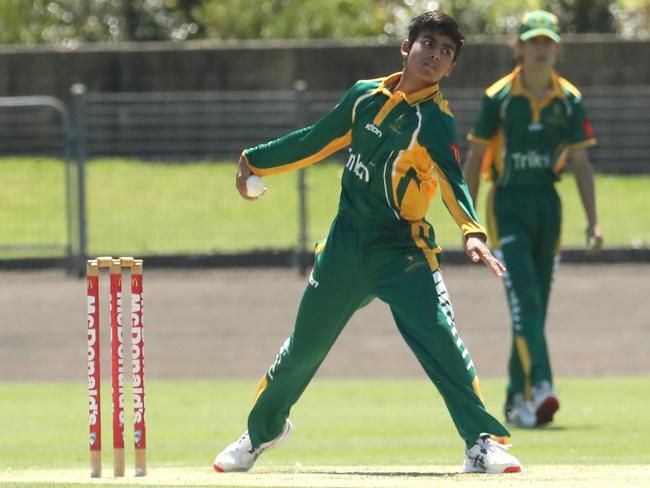 Aarush Soni gives the ball a wrip. Photo by Jeremy Ng / Daily Telegraph NewsLocal