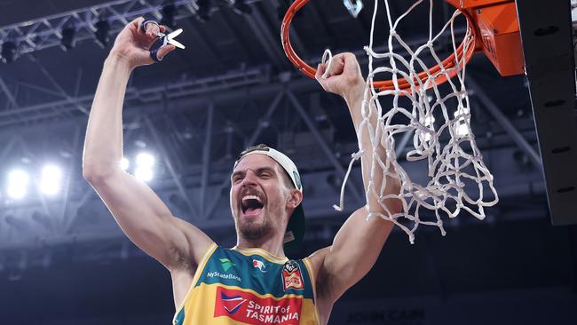 MELBOURNE, AUSTRALIA - MARCH 31: Anthony Drmic of the JackJumpers cuts the basket net in celebration of their victory during game five of the NBL Championship Grand Final Series between Melbourne United and Tasmania JackJumpers at John Cain Arena, on March 31, 2024, in Melbourne, Australia. (Photo by Daniel Pockett/Getty Images)