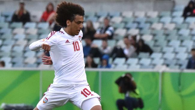 Omar Abdulrahman of UAE controls the ball during the Asian Cup football match between UAE and Qatar in Canberra on January 11, 2015. AFP PHOTO / MARK GRAHAM --- IMAGE RESTRICTED TO EDITORIAL USE - STRICTLY NO COMMERICAL USE --