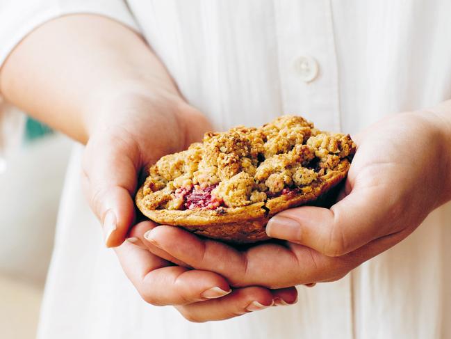 The deliciously pretty rhubarb custard crumble pie from Beatrix Bakes.