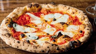 Melbourne pizza institution 400 Gradi is giving away free pizza this weekend.