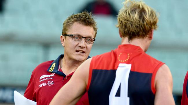 Mark Neeld chats with Jack Watts during his time at Melbourne.