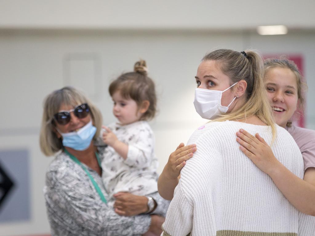 Relieved passengers from South Australia have made it to Sydney just in time to escape the South Australian lockdown. Picture: Jenny Evans/Getty Images