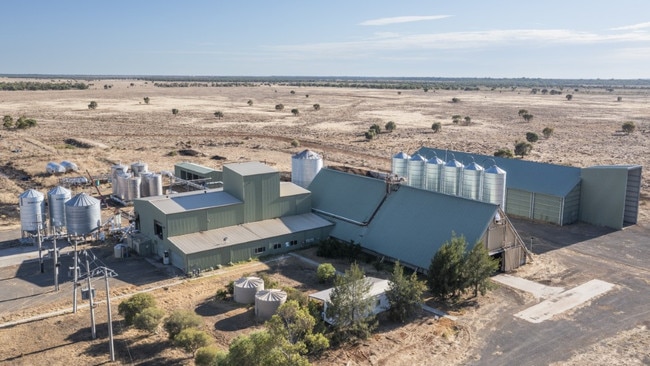 hillston grain site the weekly times