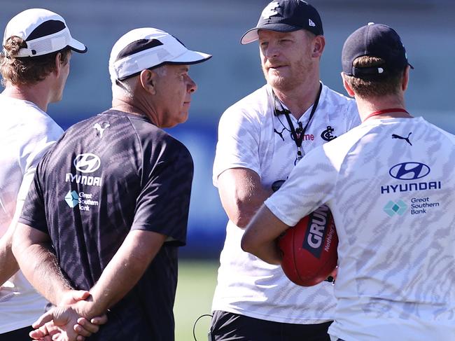 MELBOURNE.  07/02/2022. AFL. Carlton training at Princes Park. Carlton coach Michael Voss talks with his assistants  . Photo by Michael Klein