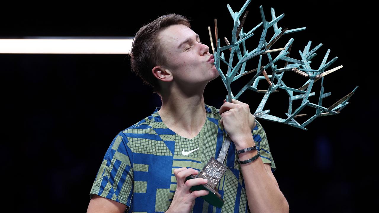 Holger Rune celebrates with the winners trophy. Photo by Julian Finney/Getty Images.