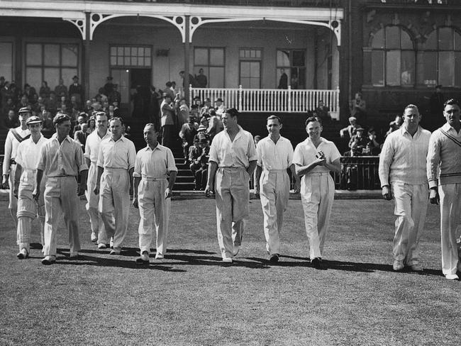 06/1945. The Australian services team takes the field for the Second Victory Test in Sheffield. L:R Graeme Williams, Stan Sismey, Keith Carmody, Dick Whitington, C.F.T. Price, Lindsay Hassett (captain), Keith Miller, J.A. Workman, Reg Ellis, Cyril Pepper and Arthur Cheetham.