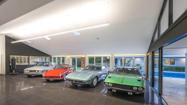 Car showroom at 43 Union St, Clayfield