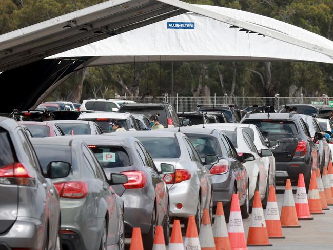 ADELAIDE, AUSTRALIA - NewsWire Photos January 5 2022: Queues at the Drive-through COVID-19 testing clinic at Victoria Park. Picture: NCA NewsWire / Kelly Barnes