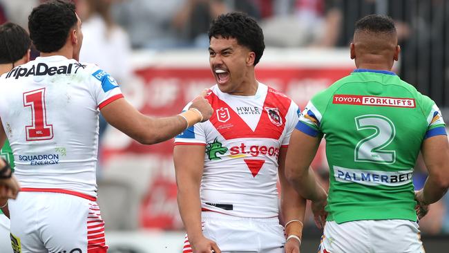 SYDNEY, AUSTRALIA - SEPTEMBER 07: Lyhkan King-Togia of the Dragons celebrates his try during the round 27 NRL match between St George Illawarra Dragons and Canberra Raiders at Netstrata Jubilee Stadium, on September 07, 2024, in Sydney, Australia. (Photo by Mark Metcalfe/Getty Images)