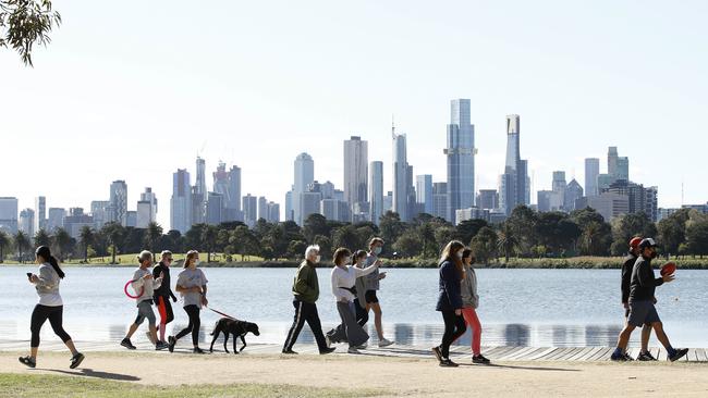 Victoria Police will ramp up coronavirus checks ahead of the warmer weather. Picture: NCA NewsWire / Daniel Pockett