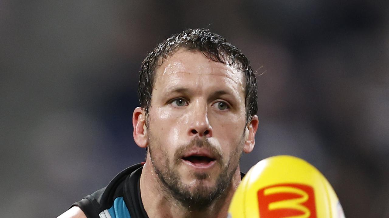 GEELONG, AUSTRALIA - AUGUST 05: Travis Boak of the Power handballs during the round 21 AFL match between Geelong Cats and Port Adelaide Power at GMHBA Stadium, on August 05, 2023, in Geelong, Australia. (Photo by Darrian Traynor/AFL Photos/via Getty Images)