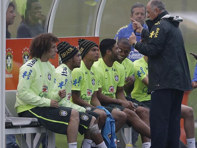 Brazil's coach Luiz Felipe Scolari, right, speaks with players, from left, David Luiz, Neymar, Thiago Silva, Hulk, and Fernandinho, during a training session at the Granja Comary training center in Teresopolis, Brazil, Tuesday, July 1, 2014. Brazil will face Colombia on July 4 in the quarter-final of the 2014 soccer World Cup. (AP Photo/Andre Penner)