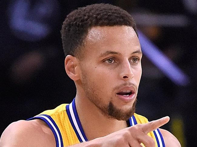 OAKLAND, CA - NOVEMBER 24: Stephen Curry #30 of the Golden State Warriors reacts after hitting a three-point shot against the Los Angeles Lakers during an NBA basketball game at ORACLE Arena on November 24, 2015 in Oakland, California. NOTE TO USER: User expressly acknowledges and agrees that, by downloading and or using this photograph, User is consenting to the terms and conditions of the Getty Images License Agreement. Thearon W. Henderson/Getty Images/AFP == FOR NEWSPAPERS, INTERNET, TELCOS & TELEVISION USE ONLY ==