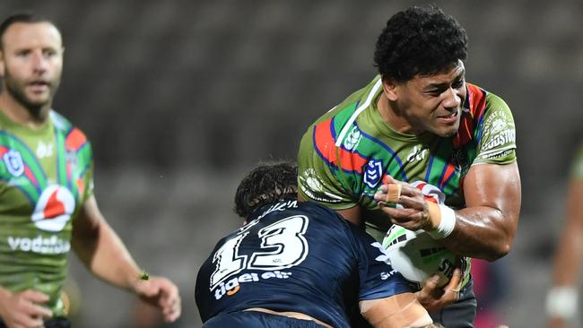 Sydney Roosters forward Poasa Faamausili in action during his short-term loan stint.