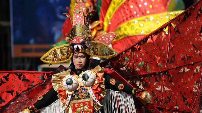 A model wearing the best carnival costume at the Banyuwangi Ethno Carnival 2013.