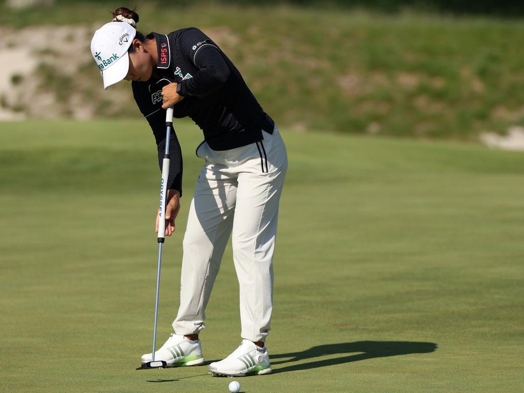 Minjee Lee is now using a long putter. Picture: Sarah Stier/Getty Images