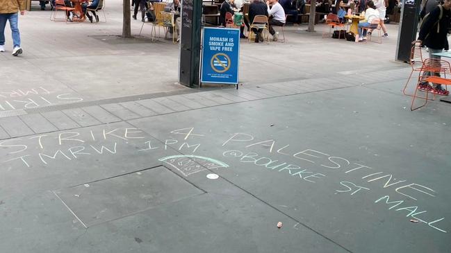 Monash University students being asked to not go to class and instead go to a Pro-Palestine rally.