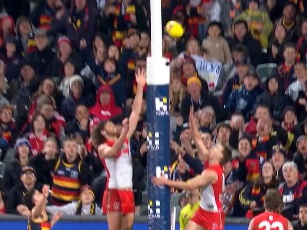 Adelaide Crows Ben Keays goal , that was incorrectly deemed a point , in last nights game against Sydney at Adelaide Oval . Picture: Fox Sports