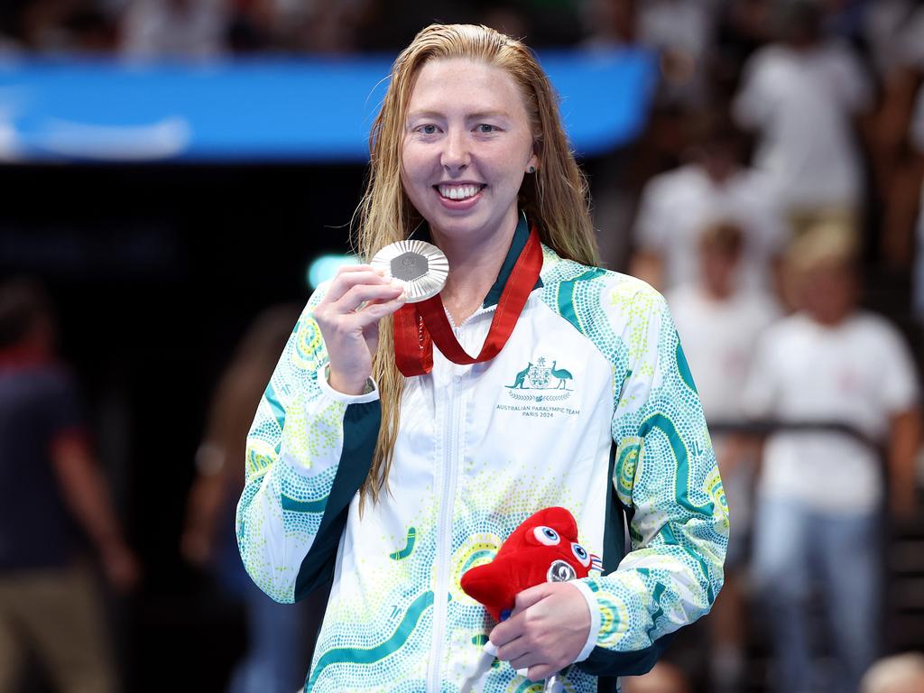 Silver medallist Lakeisha Patterson of Team Australia poses on the podium after the women's 400m freestyle S9 final. Picture: Michael Reaves/Getty Images