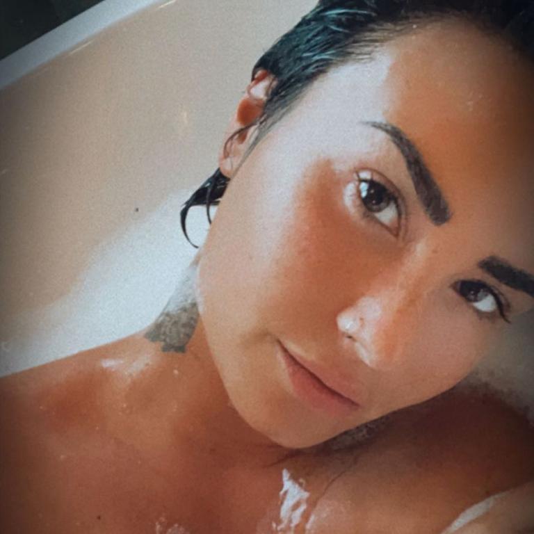 Demi Lovato: “In this moment right now, this is how I identify.”