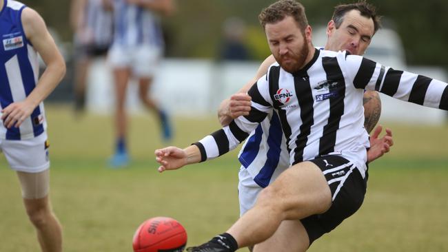 EFL: Scoresby’s Jarrod Hicks gets his kick away. Picture: Stuart Milligan