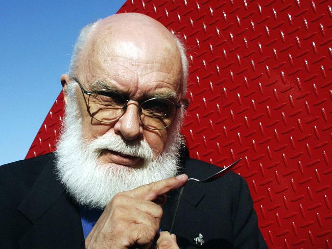 Brisbane, August 17, 2001. World-renowned skeptic James Randi fooled the Brisbane media at the Festival of Ideas today by appearing to bend spoons using psychic powers. Although Mr Randi's illusions for the media appeared genuine, he admitted there were tricks involved. He has a long standing offer of US$1 million to anyone who can prove their psychic powers are not fake. (AAP Image/Vera Devai) NO ARCHIVING