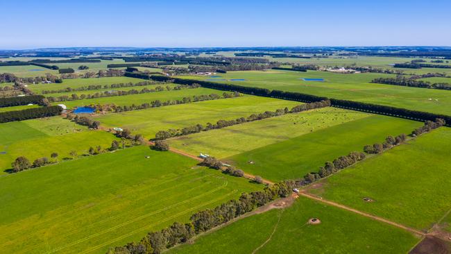 Valley River Holdings Pty Ltd, a wholly-owned subsidiary of Gina Rinehart’s Hancock Prospecting has purchased 467ha of farmland near Simpson in Victoria’s Western District.