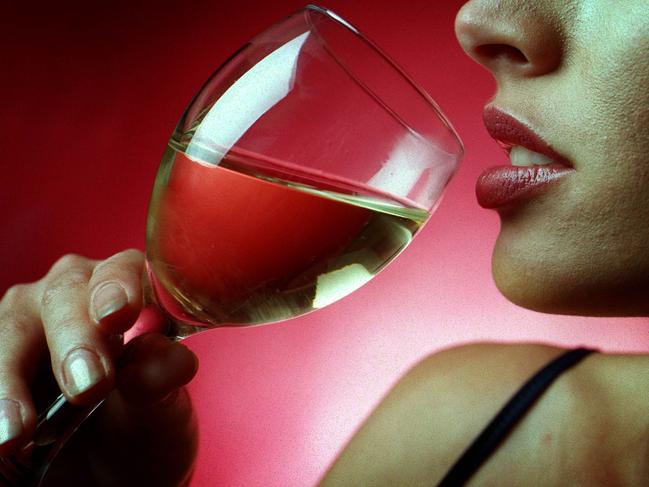 generic pic of woman drinking a glass of white wine Ray/Cash Pics. 24 nov 1999 profile lips situation